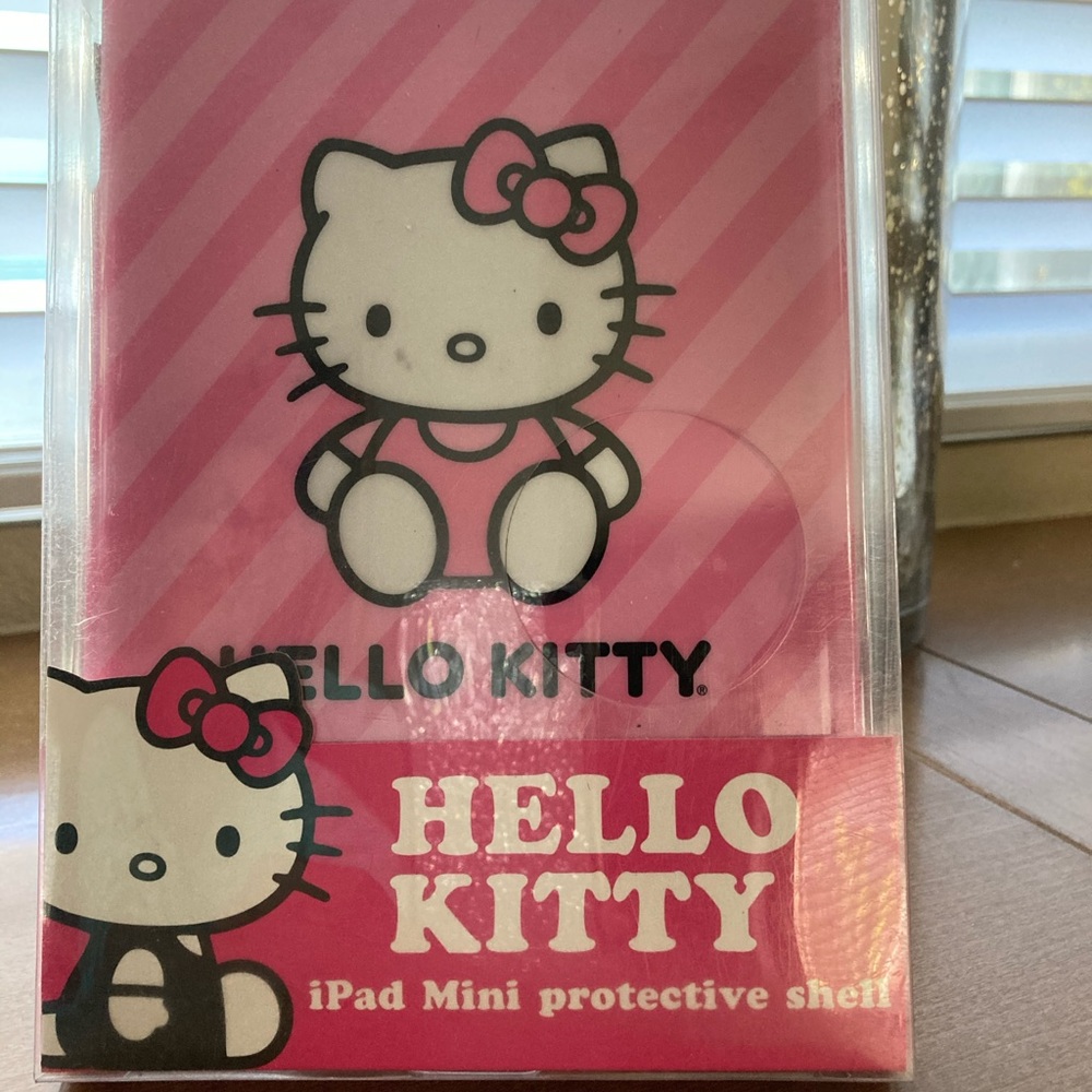 Hello Kitty iPad Mini Protective Shell - Picture 2 of 3